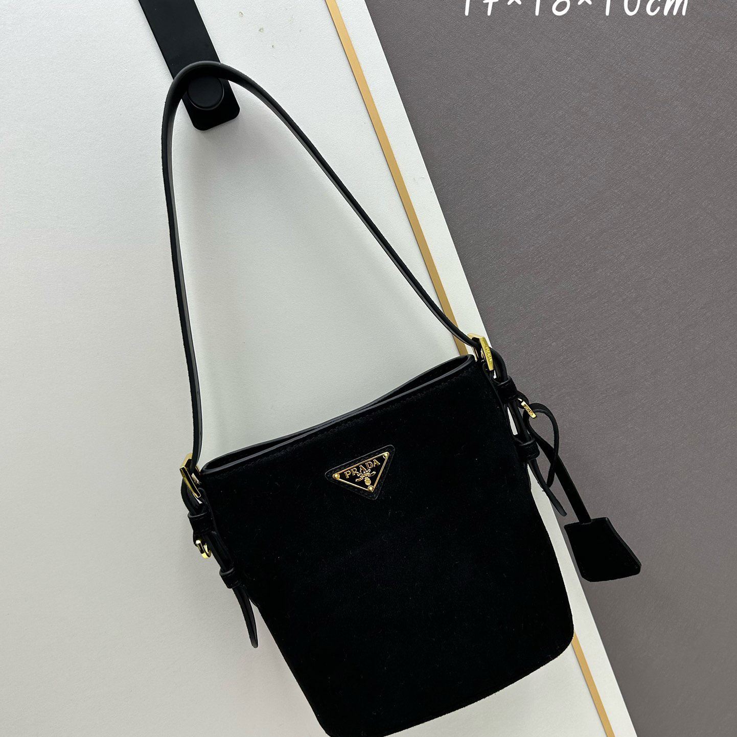 Pra*a shopping bags